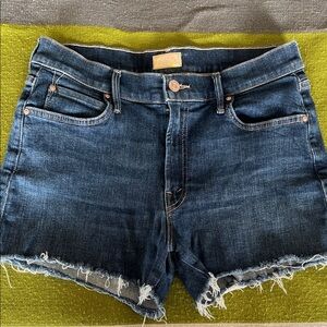 MOTHER The Charmer Fray Short in girl crush- super soft denim! Size 28